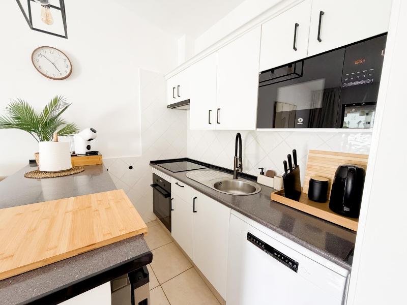 Coastal Modern Apartment Los Cristianos - Heated Pool AC Big Terrace - image 10