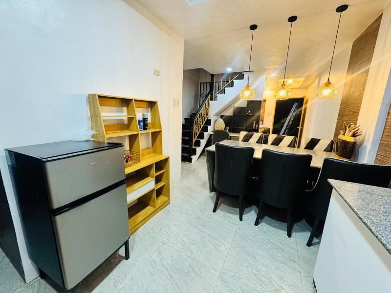 3BR Near airport Condo with Work stations - image 9