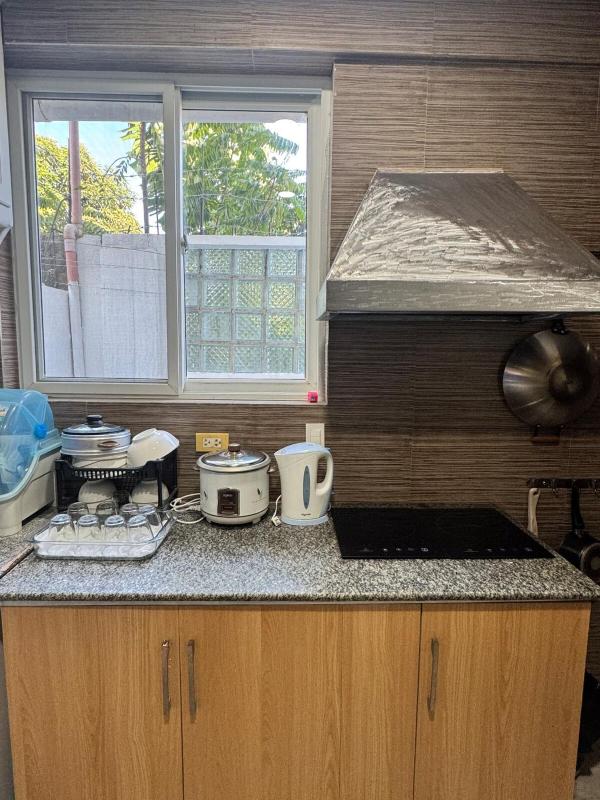 3BR Near airport Condo with Work stations - image 22