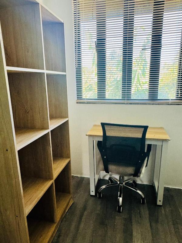 3BR Near airport Condo with Work stations - image 8