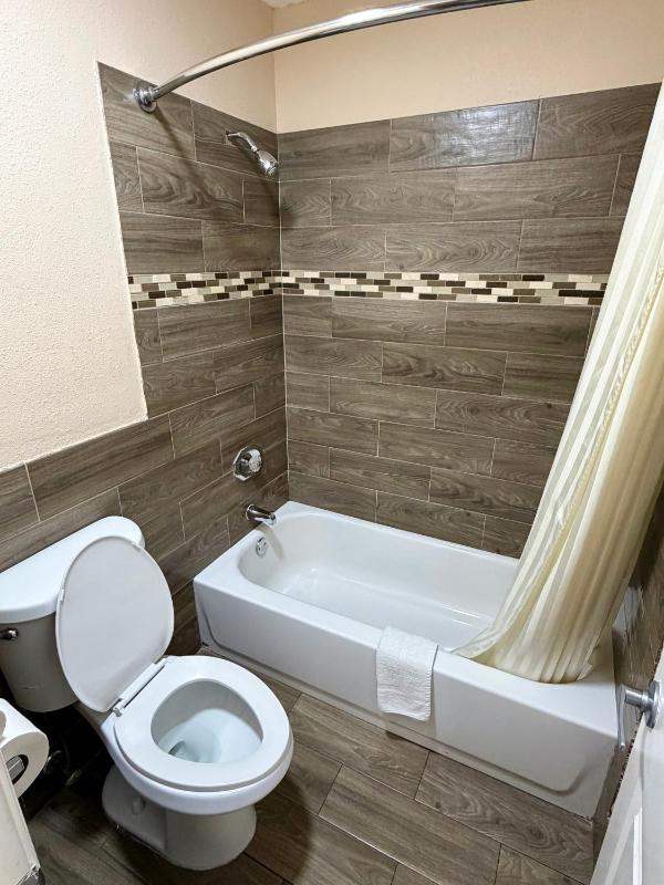 Guest Inn and Suites - image 8
