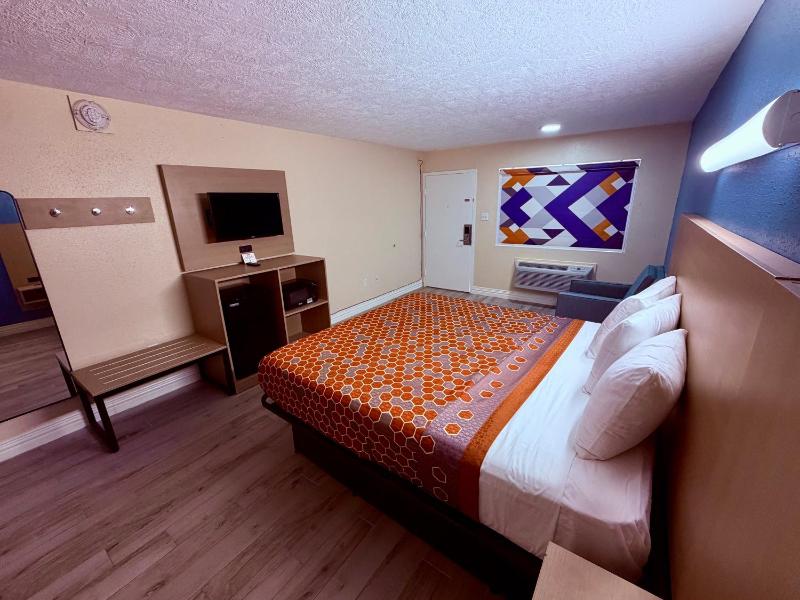 Guest Inn and Suites - image 6