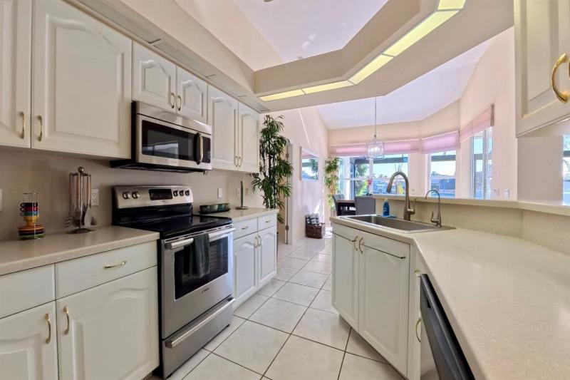 VRCC Villa Alba - waterfront villa with boat dock - image 40