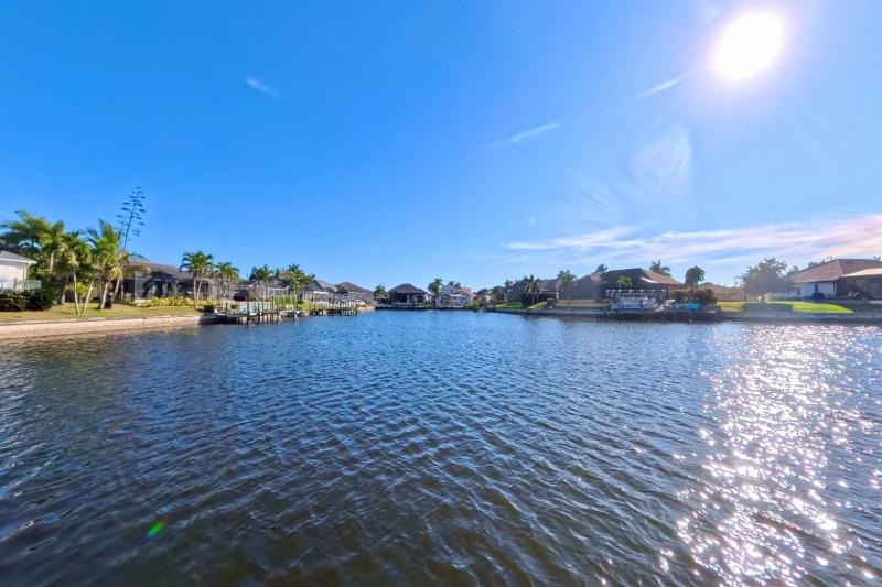 VRCC Villa Alba - waterfront villa with boat dock - image 10