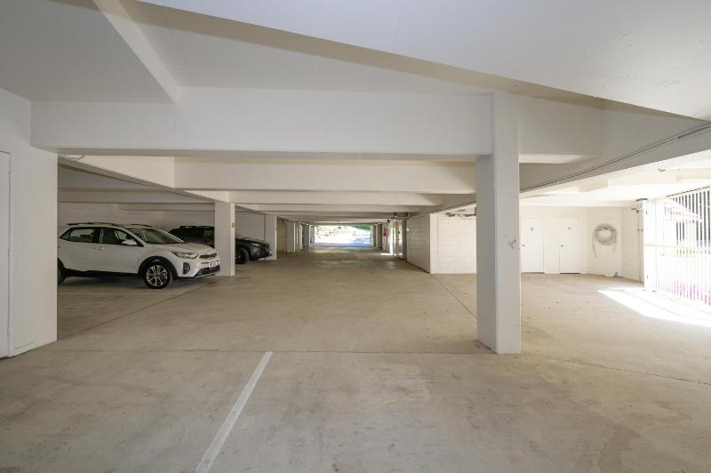 Seaside apartment minutes from Sunshine Beach - image 9