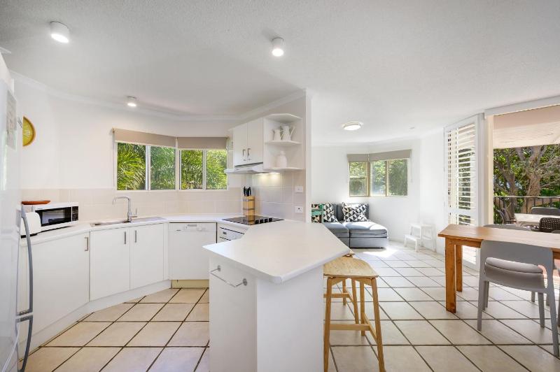 Seaside apartment minutes from Sunshine Beach - image 16
