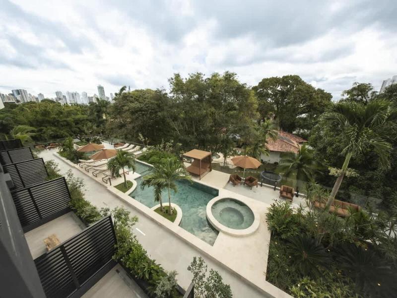 Comfortable 2br City Apartment - image 9