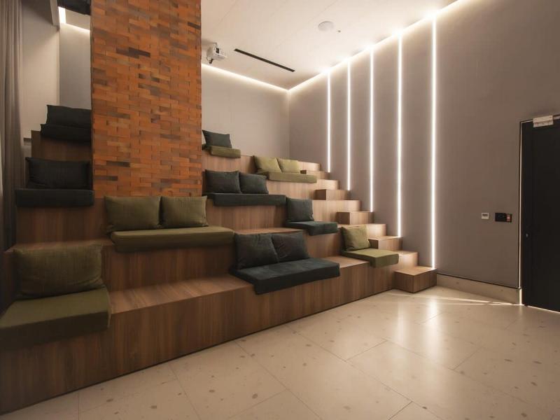 Comfortable 2br City Apartment - image 10