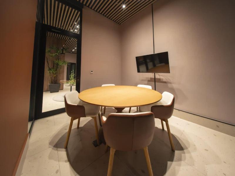 Comfortable 2br City Apartment - image 5