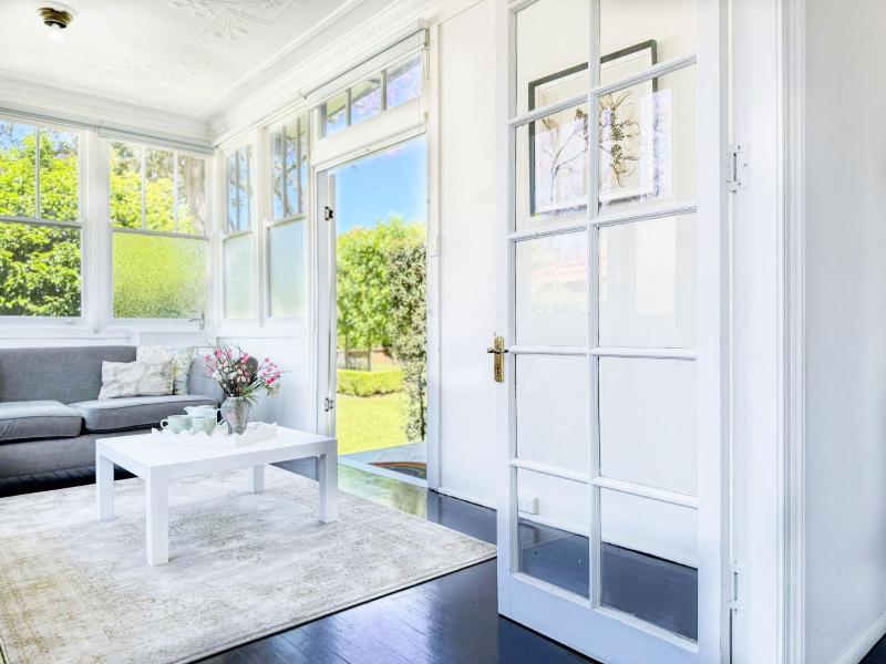 Stunning Heritage House - Chatswood Mall & Station - image 14