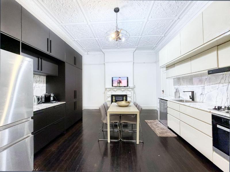 Stunning Heritage House - Chatswood Mall & Station - image 4