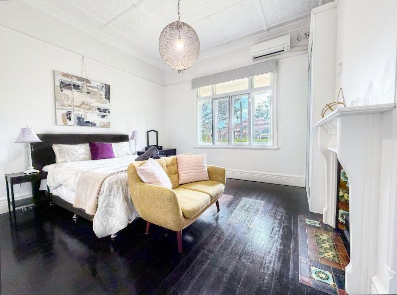 Stunning Heritage House - Chatswood Mall & Station - image 13