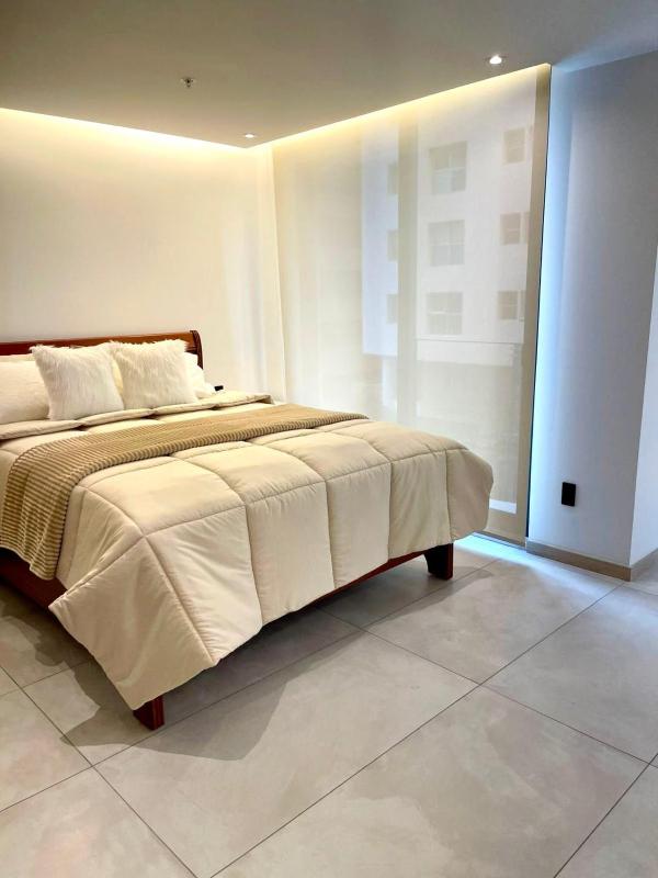 Elegant Studio Pool & Jacuzzi - image 1