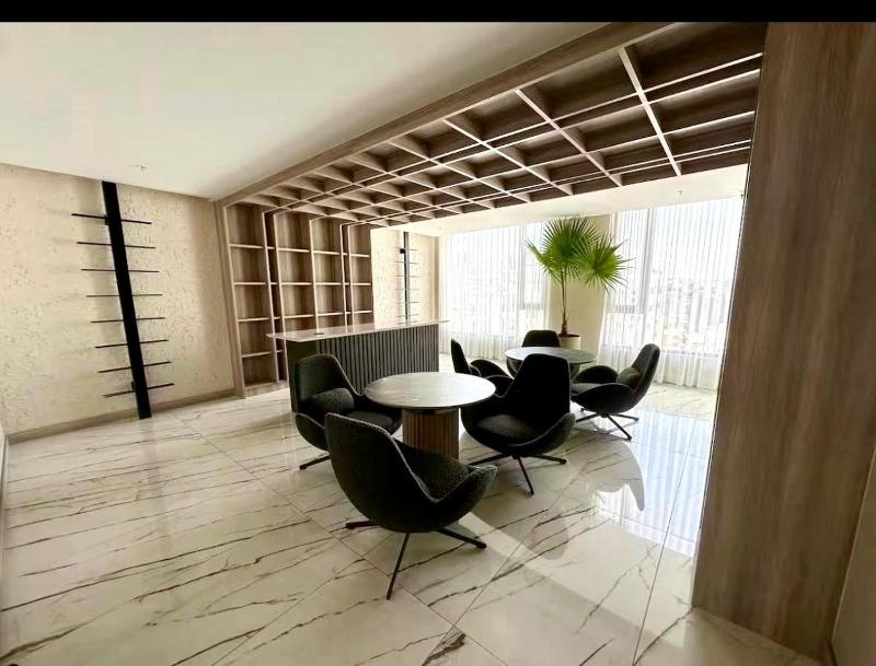 Elegant Studio Pool & Jacuzzi - image 3