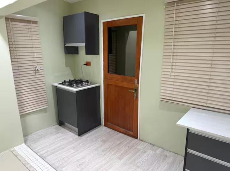 Jefferson Suites at 30 Lily - image 3