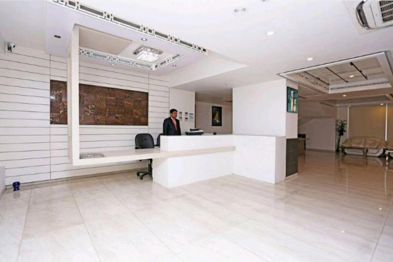 Hotel Banana Tree & Banquets 5 Min From Anand Vihar Bus Terminal and Vaishali Metro Station - image 11
