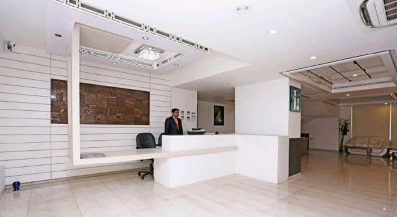 Hotel Banana Tree & Banquets 5 Min From Anand Vihar Bus Terminal and Vaishali Metro Station - image 13