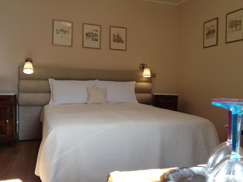 Small Double or Twin Room image 2