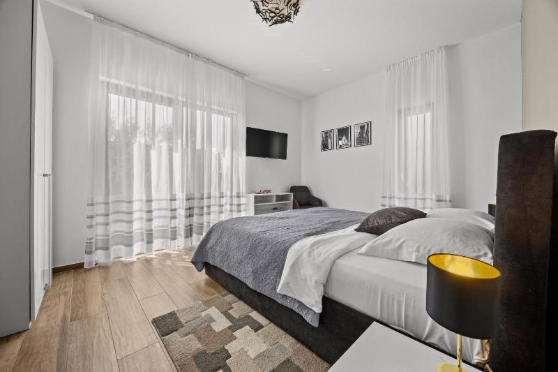 Villa Ula in Pula with heated pool sauna & private tennis court - image 21