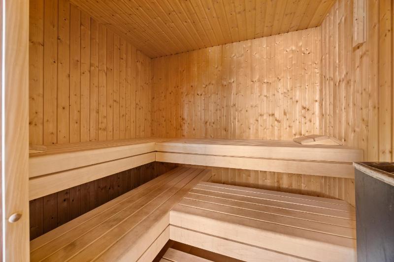 Villa Ula in Pula with heated pool sauna & private tennis court - image 16