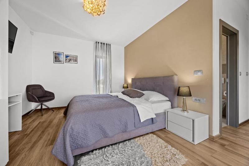 Villa Ula in Pula with heated pool sauna & private tennis court - image 32