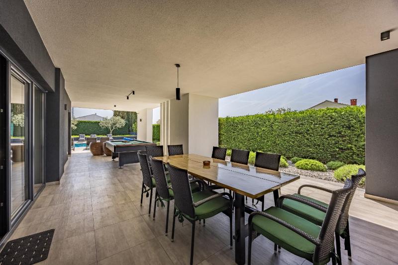 Villa Ula in Pula with heated pool sauna & private tennis court - image 38