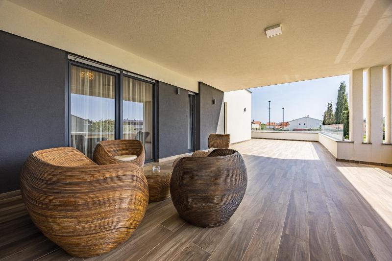 Villa Ula in Pula with heated pool sauna & private tennis court - image 40