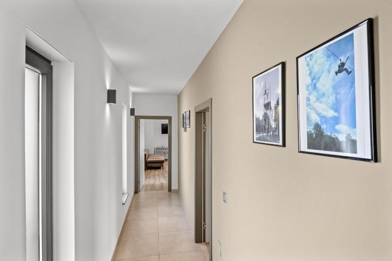 Villa Ula in Pula with heated pool sauna & private tennis court - image 8
