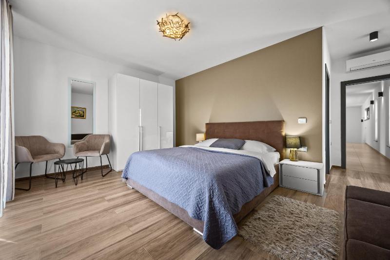 Villa Ula in Pula with heated pool sauna & private tennis court - image 37