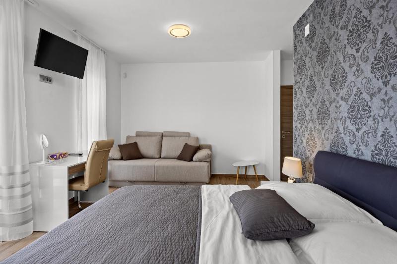 Villa Una in Pula with heated pool and whirlpool - image 25