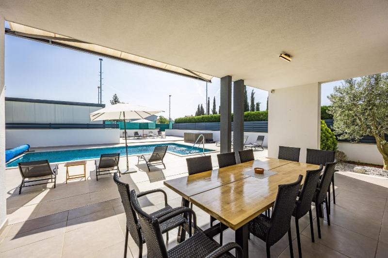 Villa Una in Pula with heated pool and whirlpool - image 34