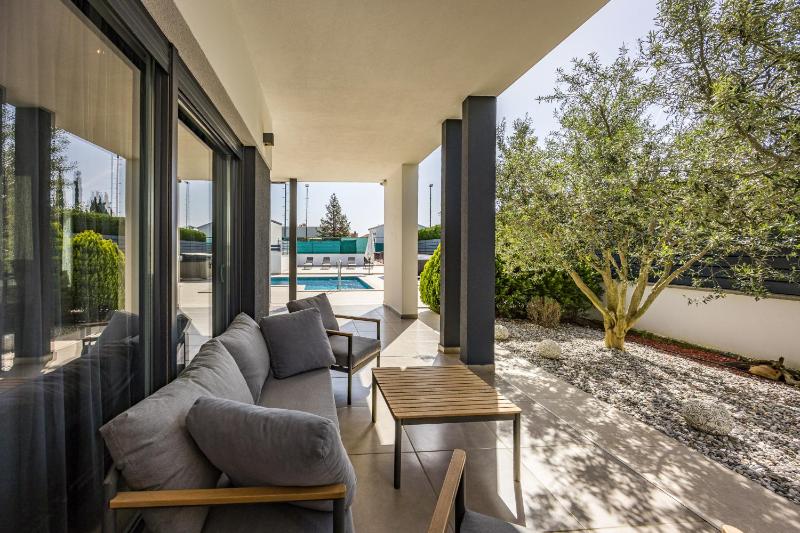 Villa Una in Pula with heated pool and whirlpool - image 5