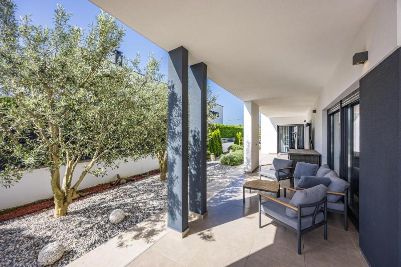 Villa Una in Pula with heated pool and whirlpool - image 22