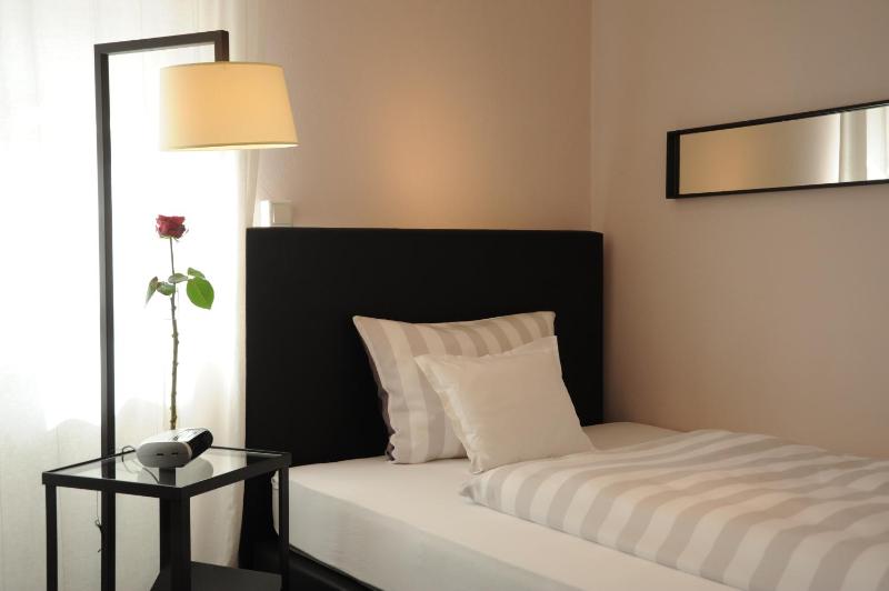 Single Room image 2