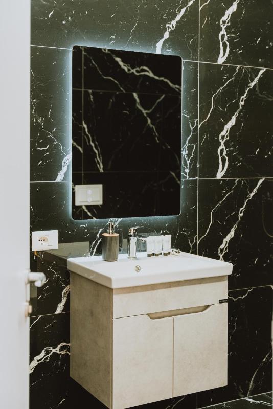 B & D Apartment - image 14