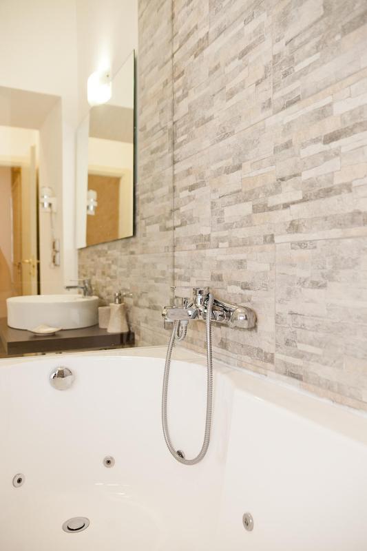 Premium Double Room with Spa Bath image 3
