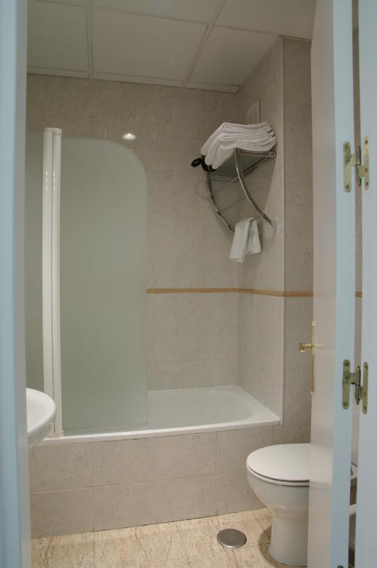 Double Room image 3