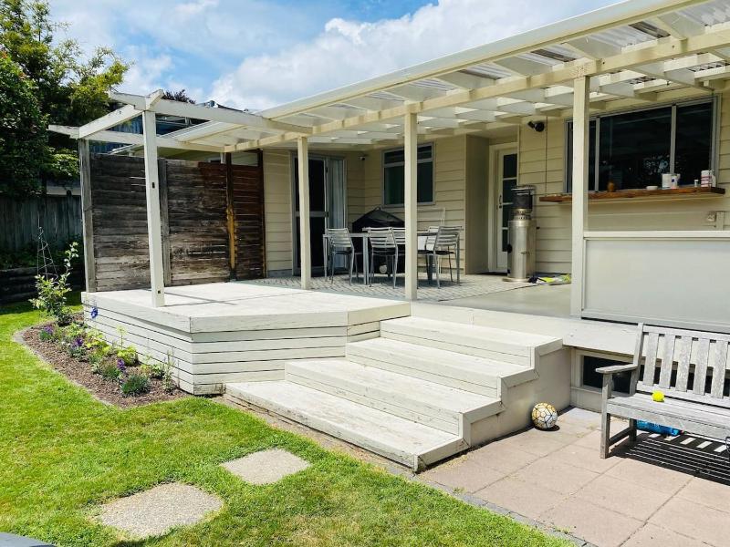 Spacious 4 BRM home with spa and large garden - image 36