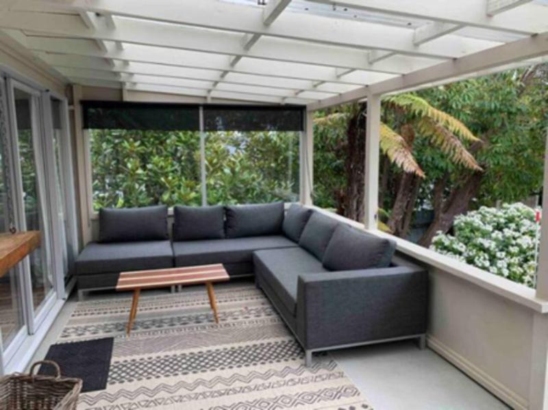 Spacious 4 BRM home with spa and large garden - image 9