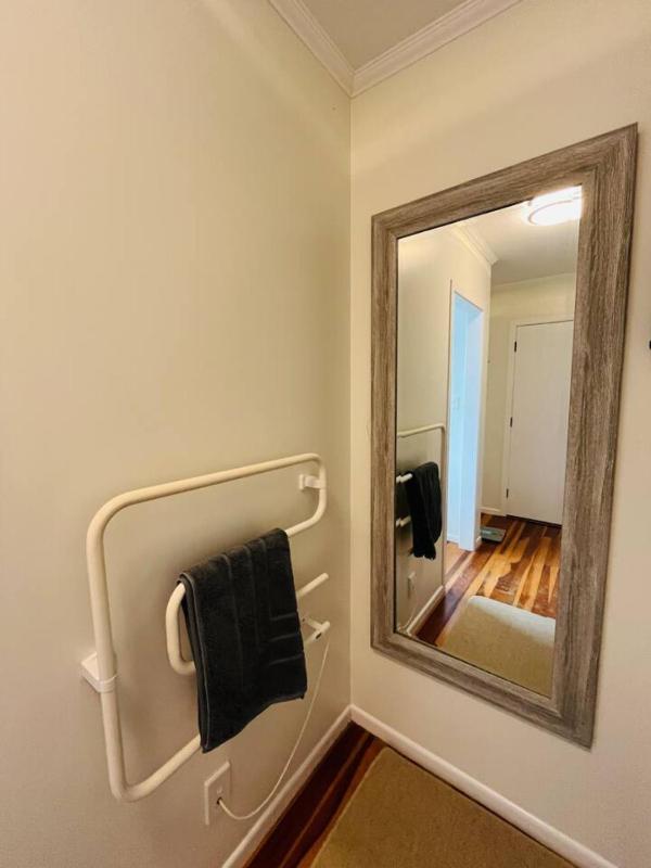 Spacious 4 BRM home with spa and large garden - image 41