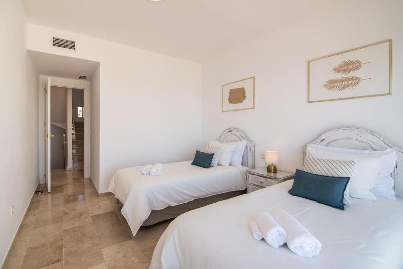 Beachfront PENTHOUSE - El MIRADOR DE BERMUDA BEACH - image 33