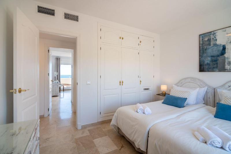 Beachfront PENTHOUSE - El MIRADOR DE BERMUDA BEACH - image 28