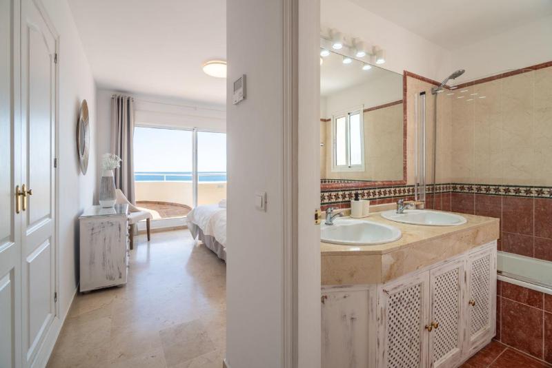 Beachfront PENTHOUSE - El MIRADOR DE BERMUDA BEACH - image 31