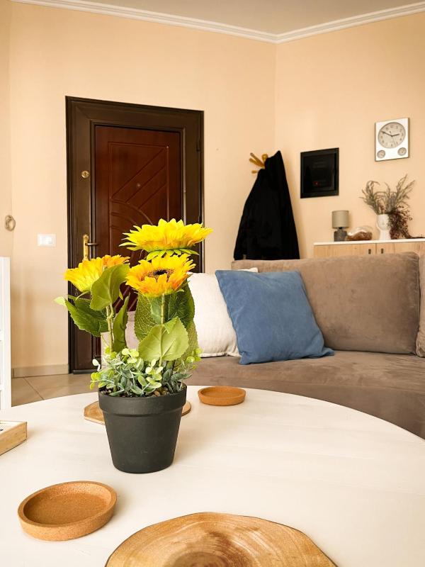Bright 5th-Floor Apartment with Balcony - image 8