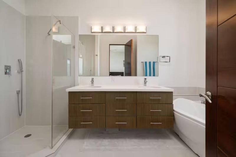 EXCLUSIVE Modern Apartment in Nasáu Bahamas - image 3