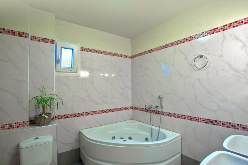 Attic One- Bedroom Apartment with Sea View ( 2 Adults & 2 Children) image 4