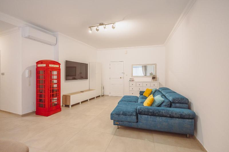 Central Apartment in St Julian's Perfect for Families - image 13