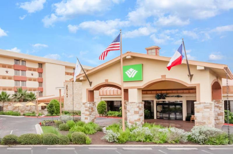 Wyndham Garden Austin - image 1