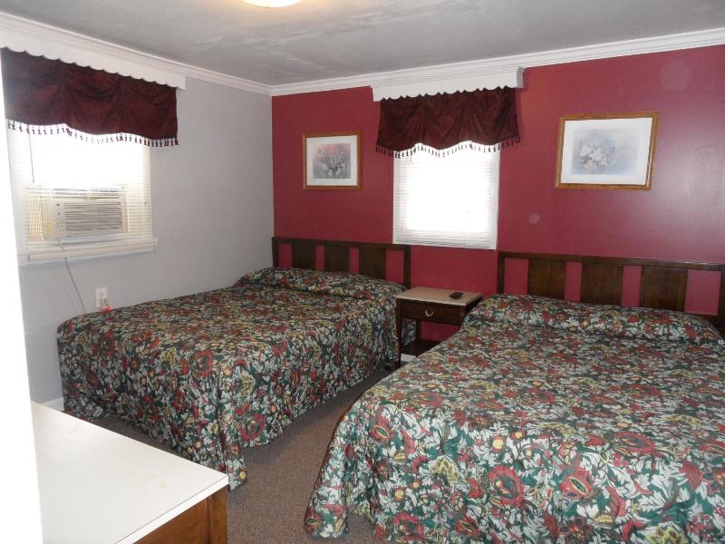 Double Room with Two Double Beds image 3