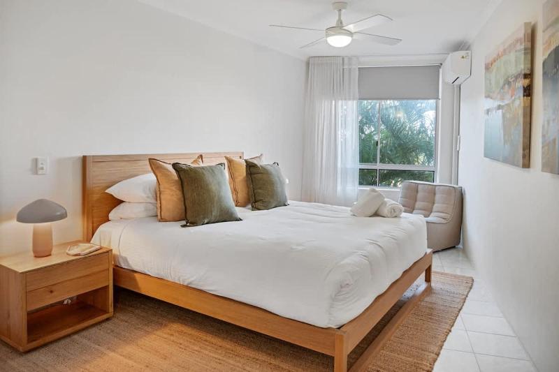 Charming Mediterranean Villa Ocean Views & Pool - image 16